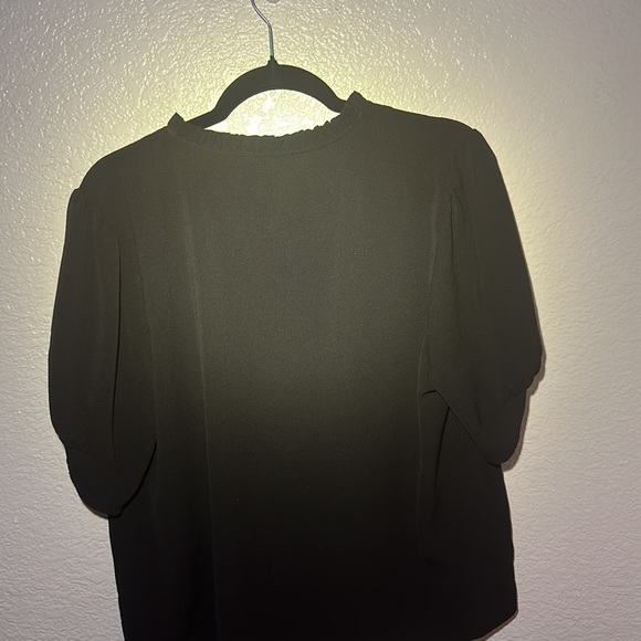 Woman’s CeCe v neck top in black. Size XL. - Picture 4 of 4